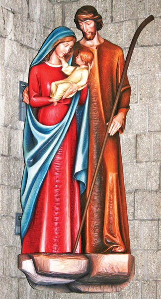 Holy-Family-Ross-statue-co