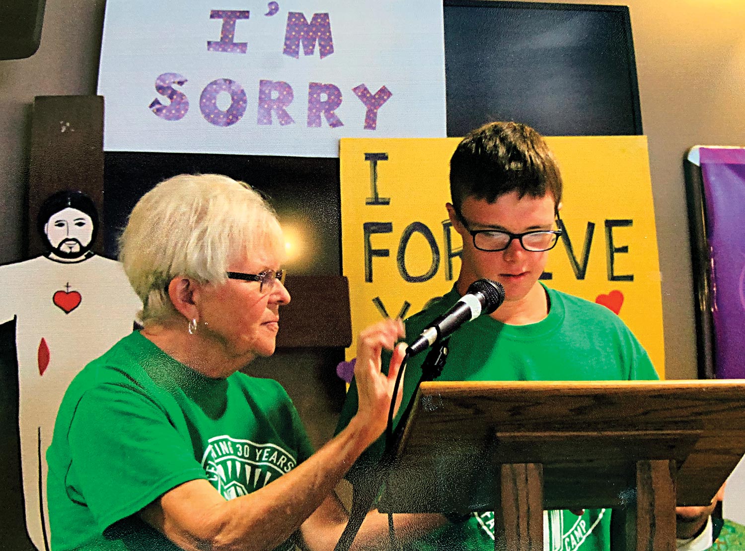 10 13 2019 Elaine Vonderheide helps Family Camp participatn
